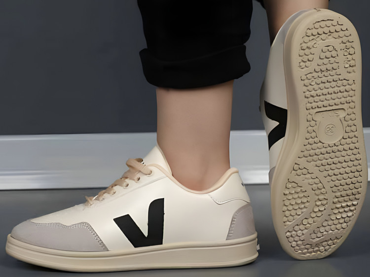 خرید کفش کتونی زنانه مدل وجا