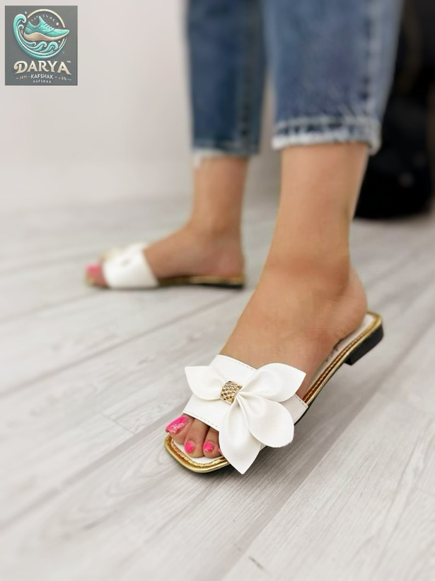 صندل زنانه طرح گل دار