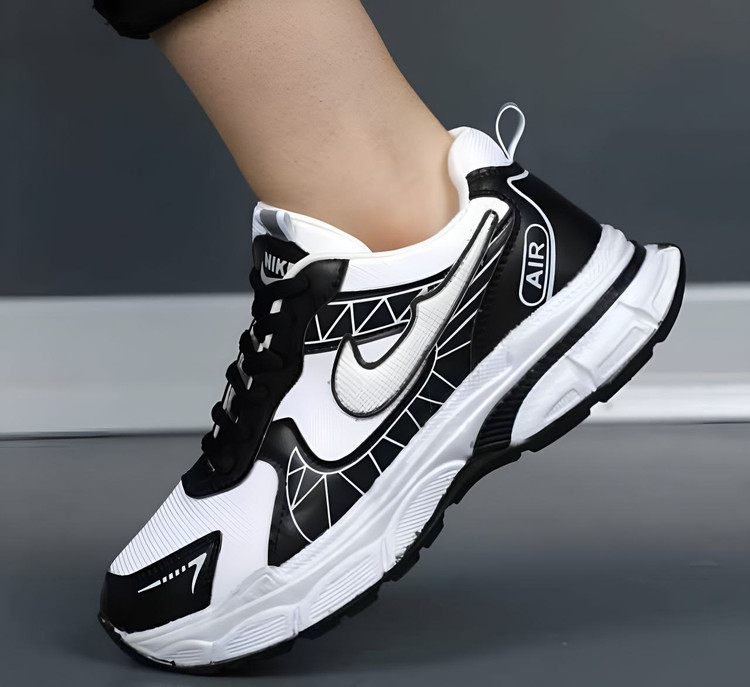 خرید کفش کتونی زنانه نایکی مدل رادیکس سفید مشکی