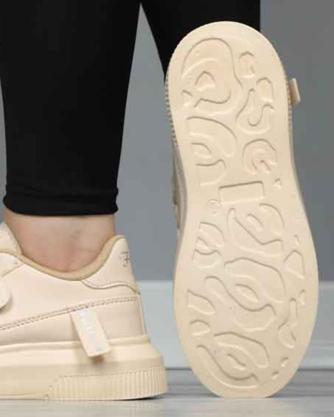 خرید کفش کتونی زنانه بسیار شیک و زیبا سه چسب لاولی کرم