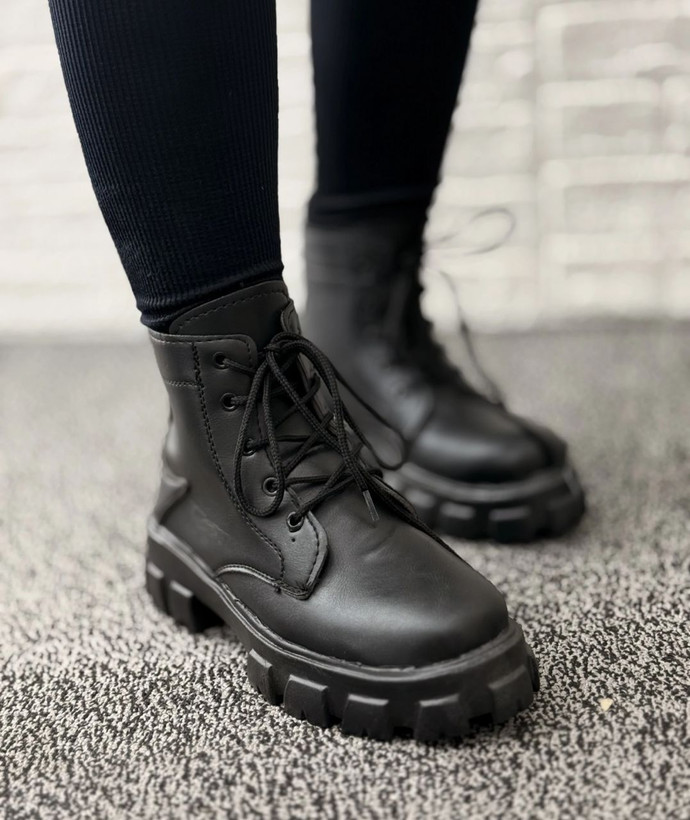 بوت زنانه مدل سندی مشکی